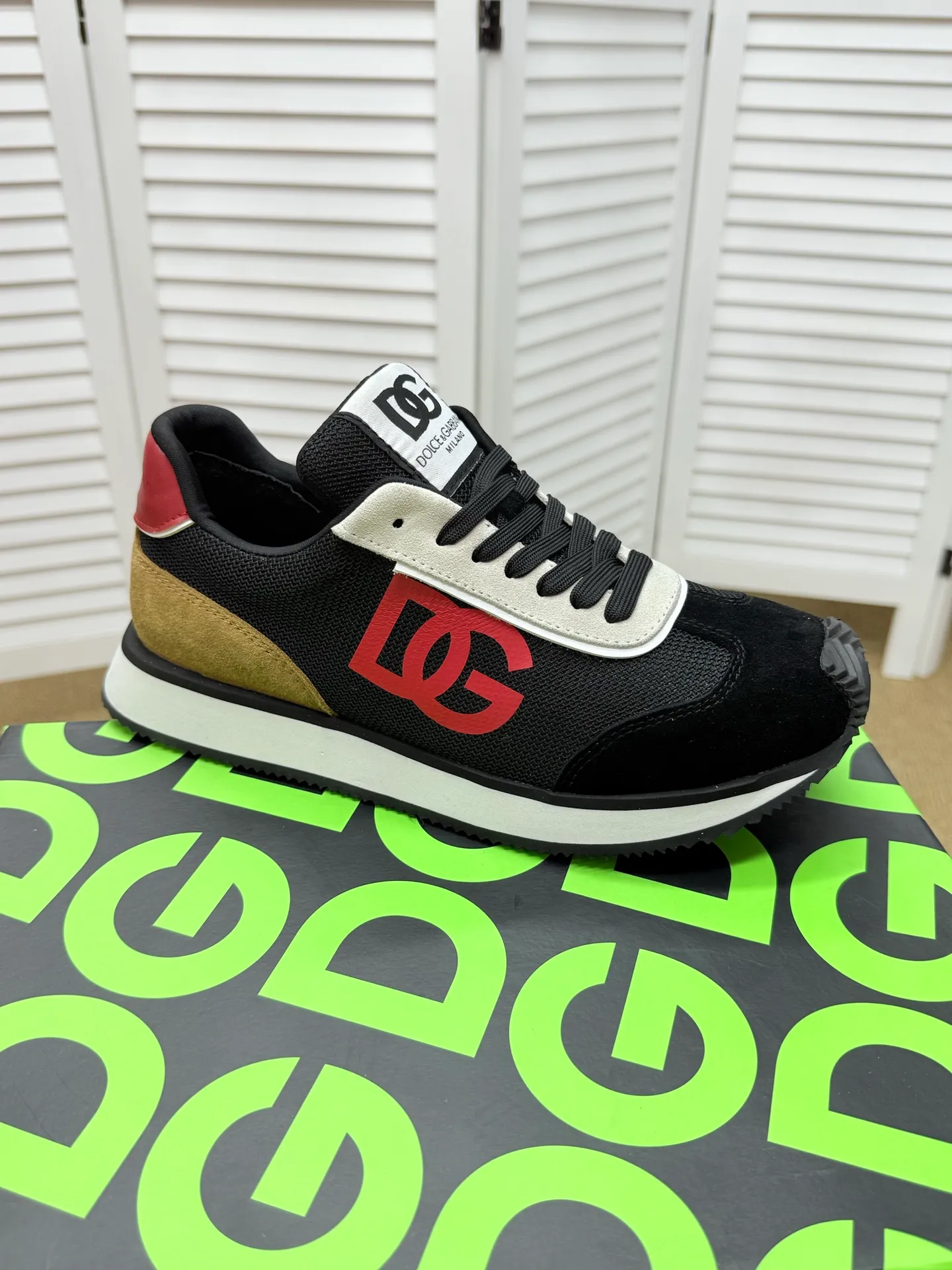 Men's clothing and shoes 250. The latest sports and casual shoes for couples (DG) are fashionable and versatile, and can add luster to various looks. Create an exquisite design with unique dynamic vitality and modern atmosphere, showing modern elegance. Size: 36-46 (45 and 46 are custom-made and cannot be returned or exchanged) Se